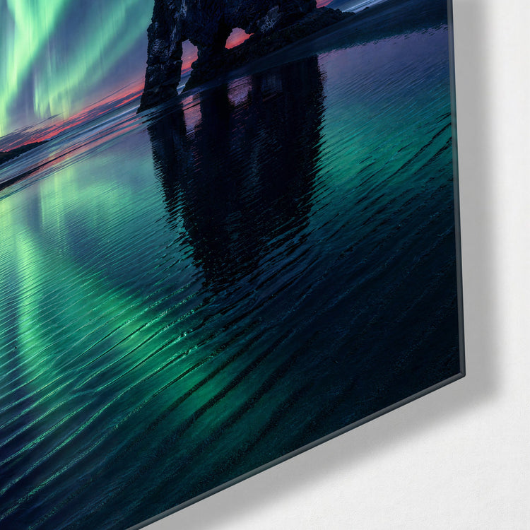 Rock Gate Aurora glass wall art, corner view