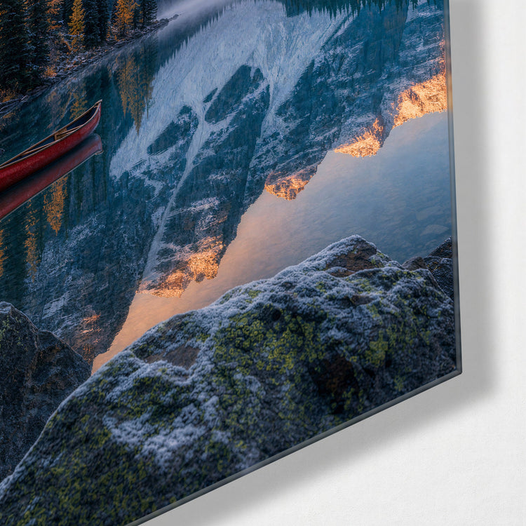 Lakeside Scarlet glass wall art, corner view