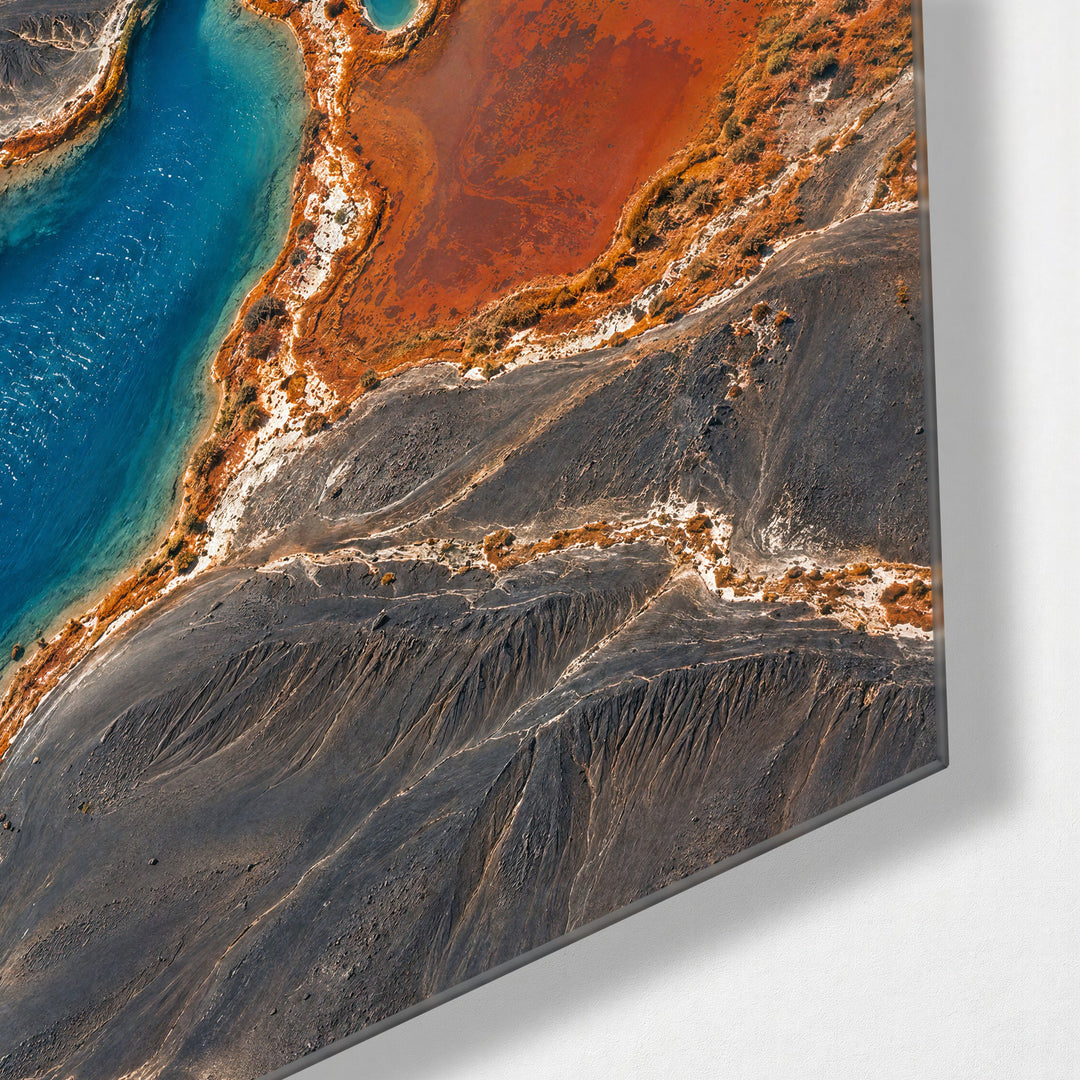 The Meander glass wall art, corner view