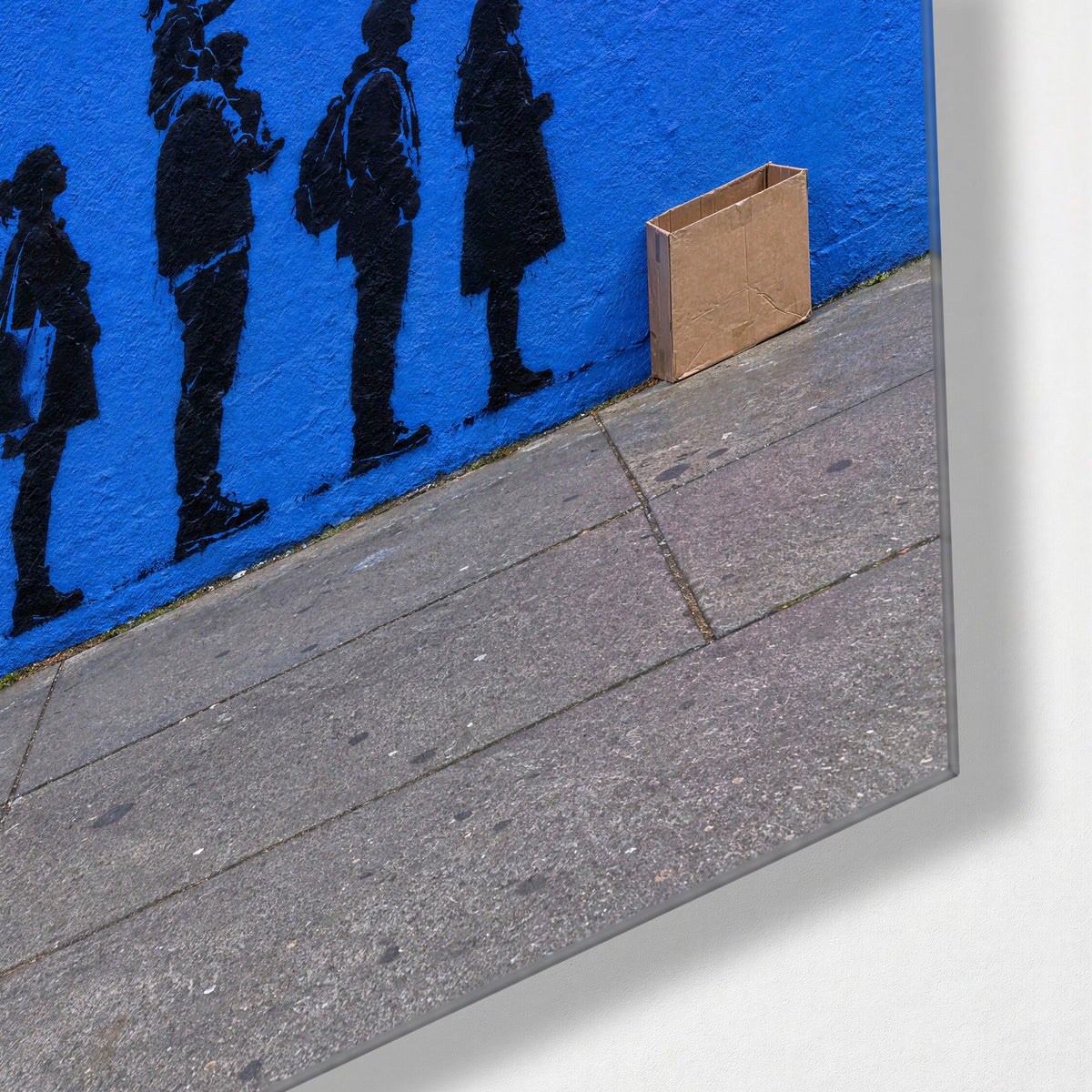 Queue for One Box glass wall art, corner view