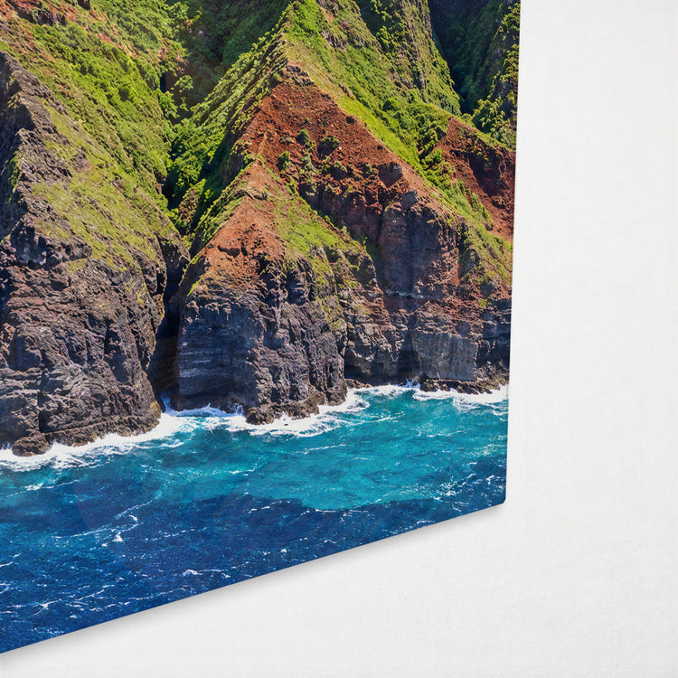 Hawaii's Green Teeth glass wall art, corner view